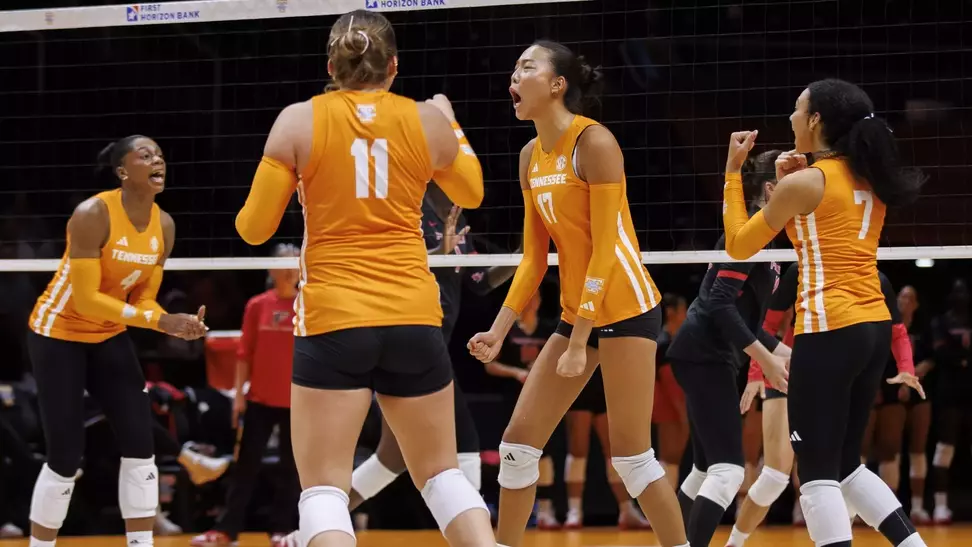 Lady Vols Celebrate Point at Food City Center
