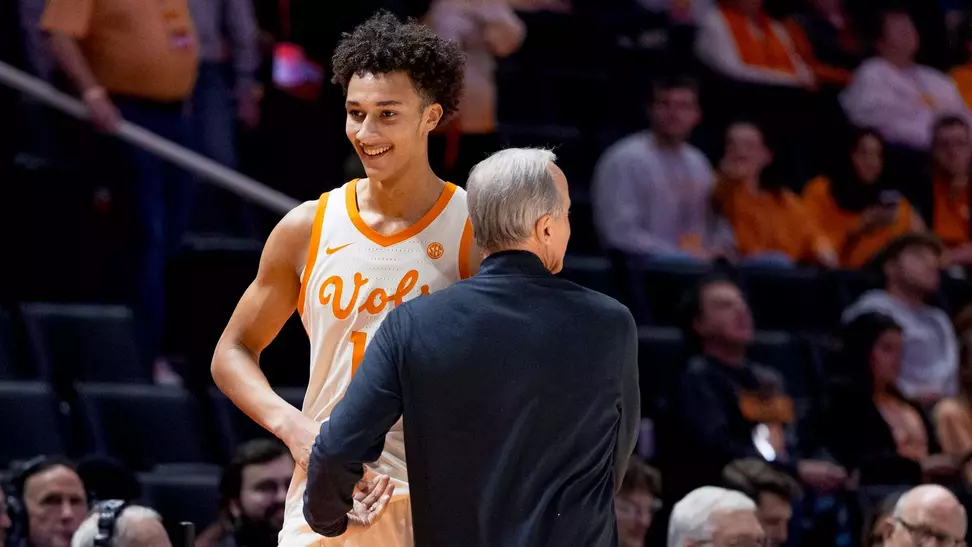 KNOXVILLE, TN - February 03, 2026 - Forward Nate Ament #10 and Head Coach Rick Barnes of the Tennessee Volunteers during the game between the Ole Miss Rebels and the Tennessee Volunteers at Food City Center in Knoxville, TN. Photo By Andrew Ferguson/Tennessee Athletics