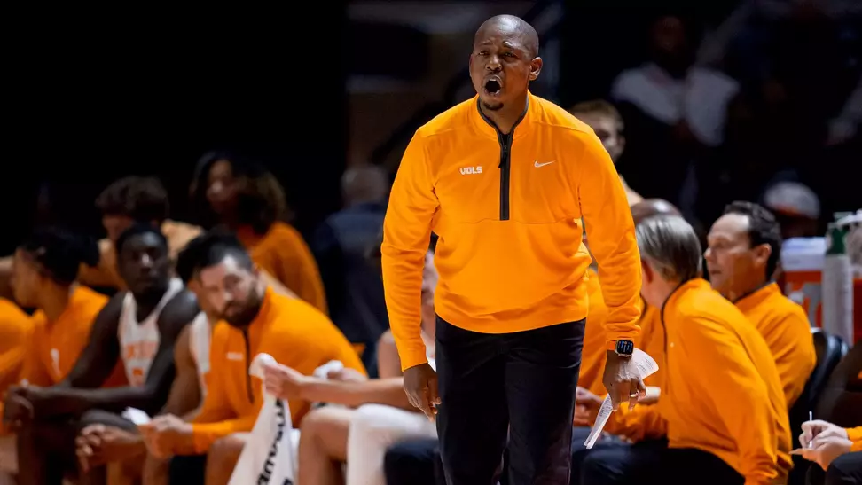 KNOXVILLE, TN - November 03, 2025 - Associate Head Coach Justin Gainey of the Tennessee Volunteers during the game between the Mercer Bears and the Tennessee Volunteers at Food City Center in Knoxville, TN. Photo By Andrew Ferguson/Tennessee Athletics