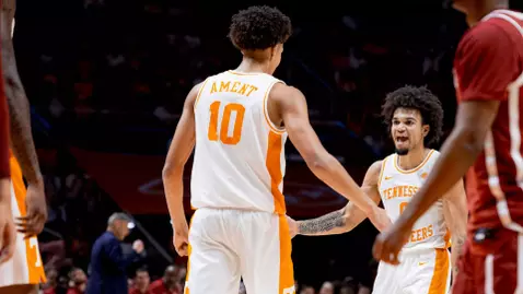 KNOXVILLE, TN - February 18, 2026 - Forward Nate Ament #10 and Guard Ja'Kobi Gillespie #0 of the Tennessee Volunteers during the game between the Oklahoma Sooners and the Tennessee Volunteers at Food City Center in Knoxville, TN. Photo By Andrew Ferguson/Tennessee Athletics