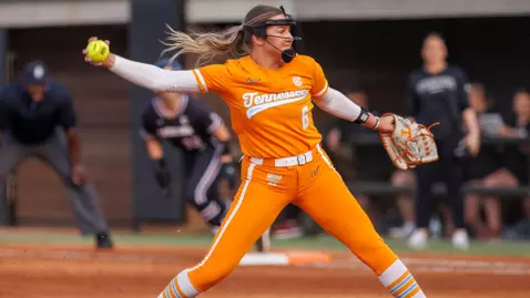 KNOXVILLE, TN - April 04, 2026 - Pitcher Sage Mardjetko #6 of the Tennessee Lady Volunteers during the game between the South Carolina Gamecocks and the Tennessee Lady Volunteers at Sherri Parker Lee Stadium in Knoxville, TN. Photo By Peyton Collimore/Tennessee Athletics