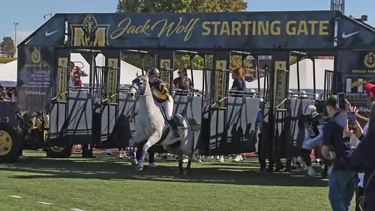 Racer 1 Starting gate - Madison Presley