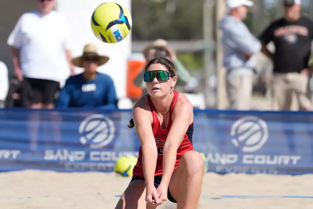 Isla Johnson Dig at WCCs