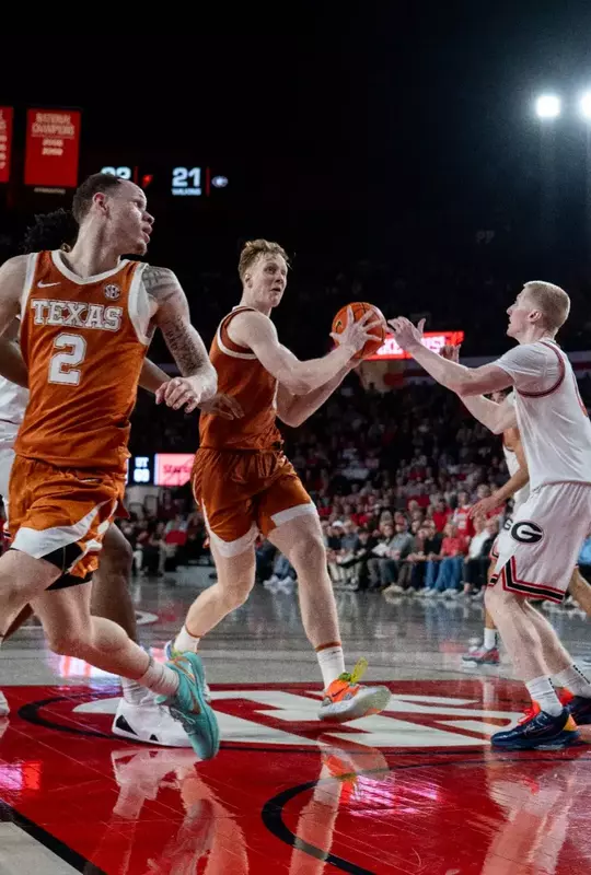 Men's Basketball falls at Georgia, 91-80 Image