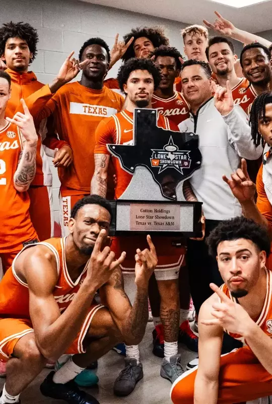 Men's Basketball celebrates following win at Texas A&M in Cotton Holdings Lone Star Showdown