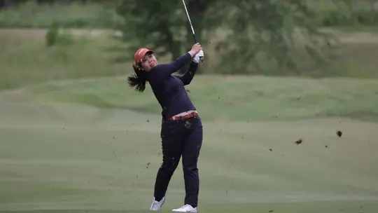 Cindy Hsu Swinging