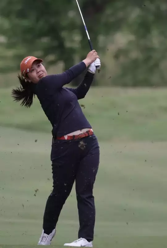Cindy Hsu Swinging