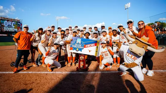 Texas softball team photo WCWS berth