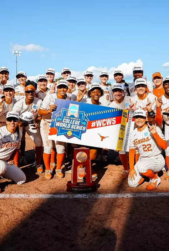 Texas softball team photo WCWS berth