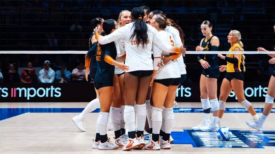 Texas VB Huddle vs Arizona State