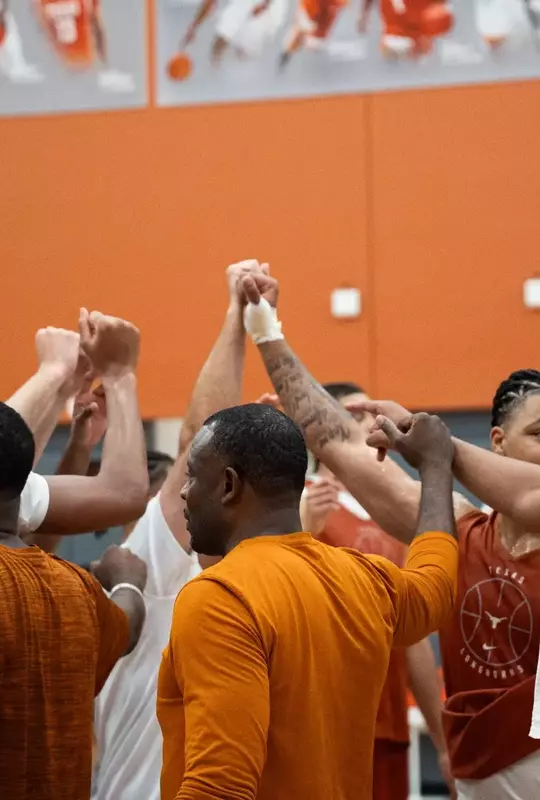 men's basketball end of practice team huddle image