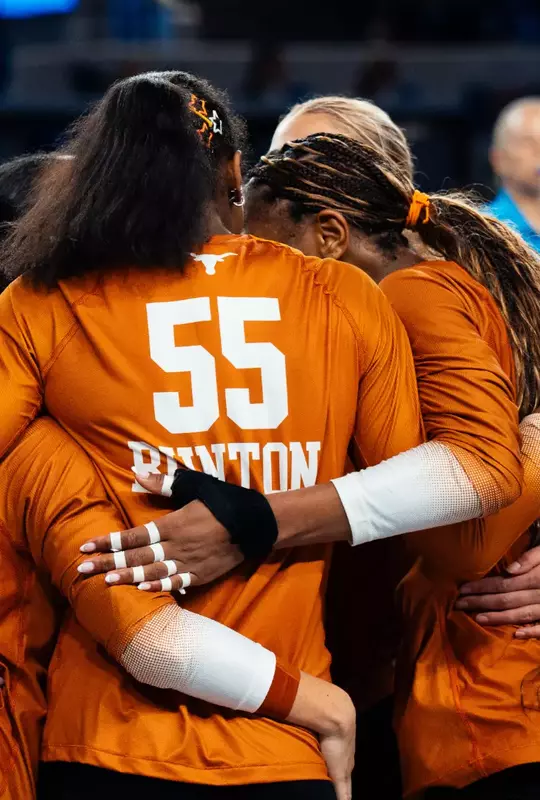 Texas VB Huddle at Kentucky