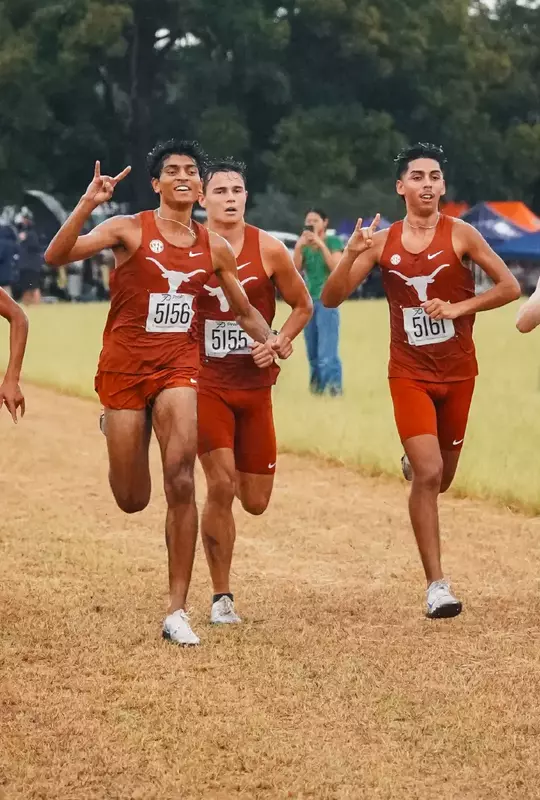 Men's Cross Country sweeps Floyd Farms Invitational