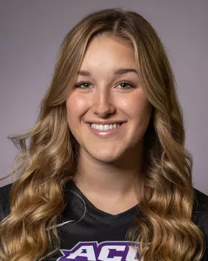 Zoe Dalessandri headshot