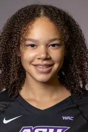 Geneva Elliott headshot