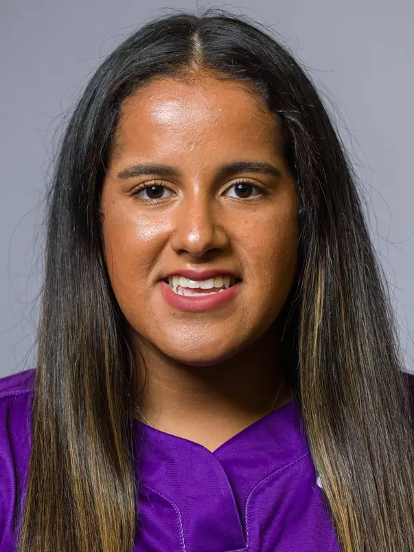 Hannah Benavides headshot