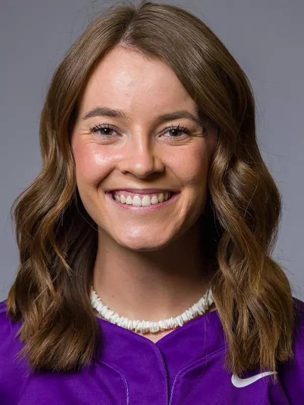 Mercedes Eichelberger headshot