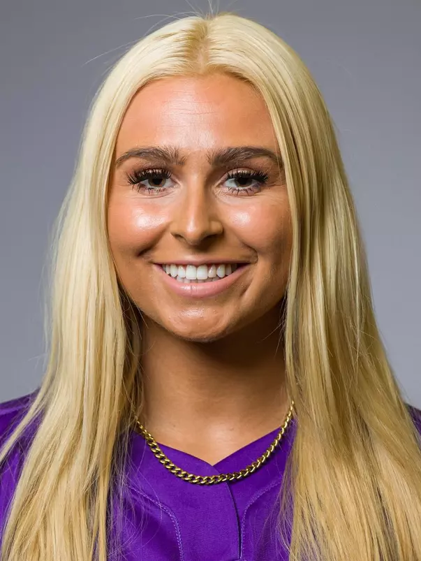 Lauren Schiek headshot