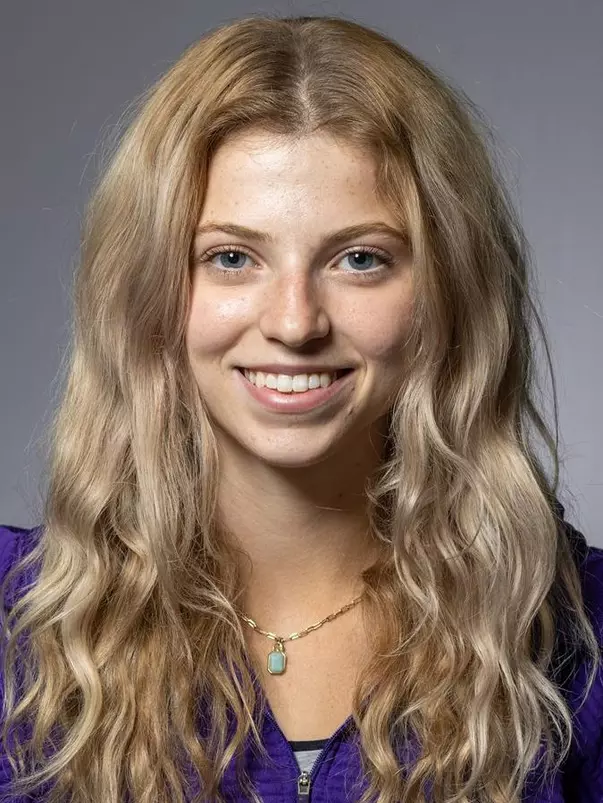 isabella evans headshot