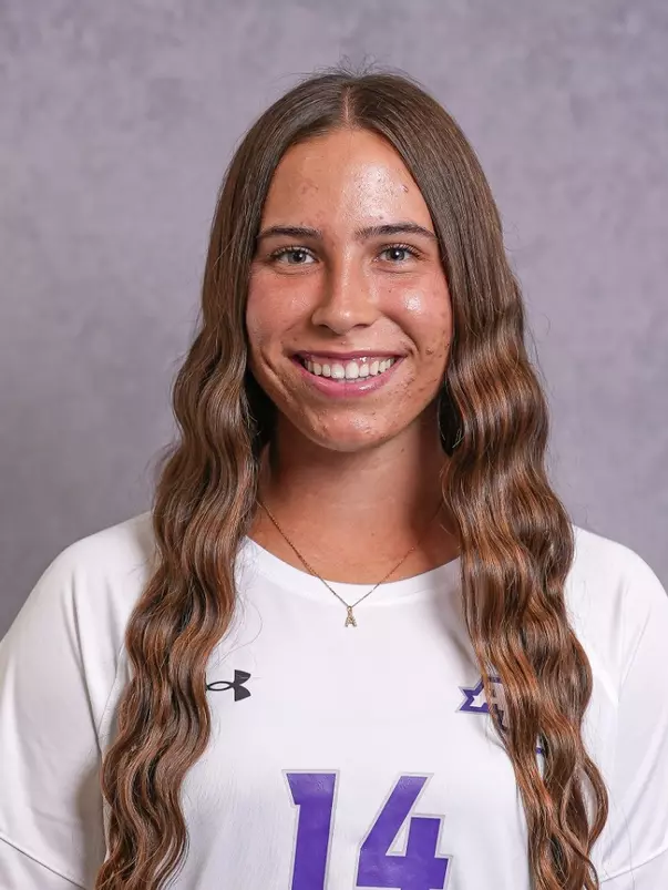 Amelia Miller Headshot