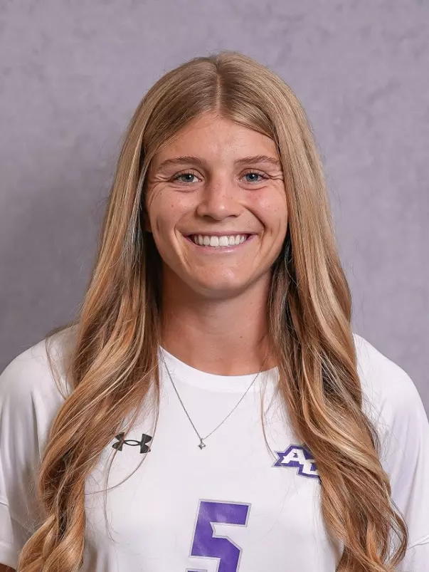 Hannah Martin Headshot