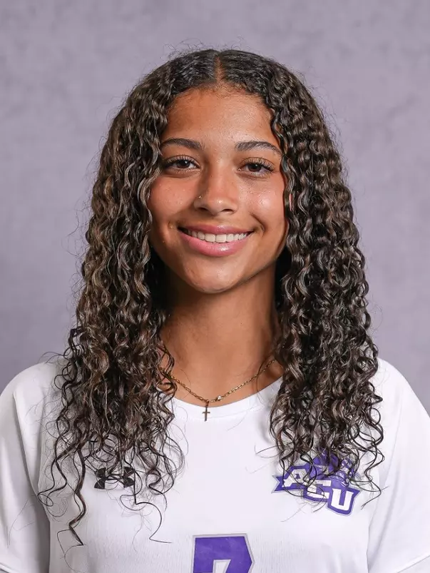 Kylie Wilkins Headshot