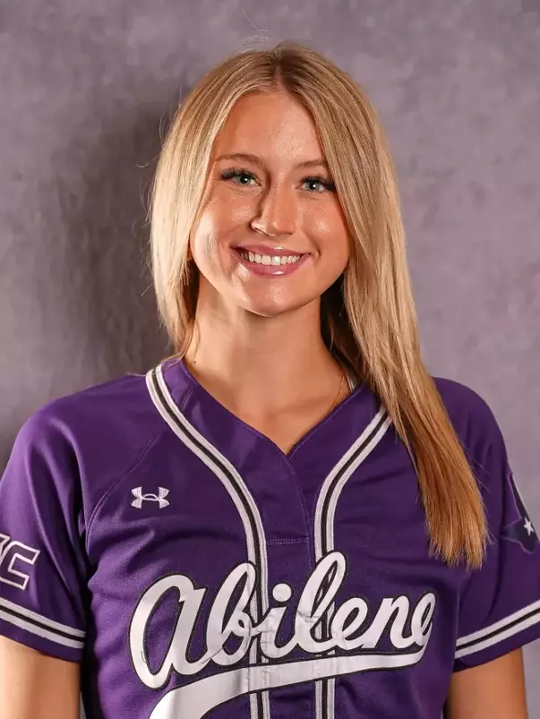 Lindsey Oliver 2026 head shot