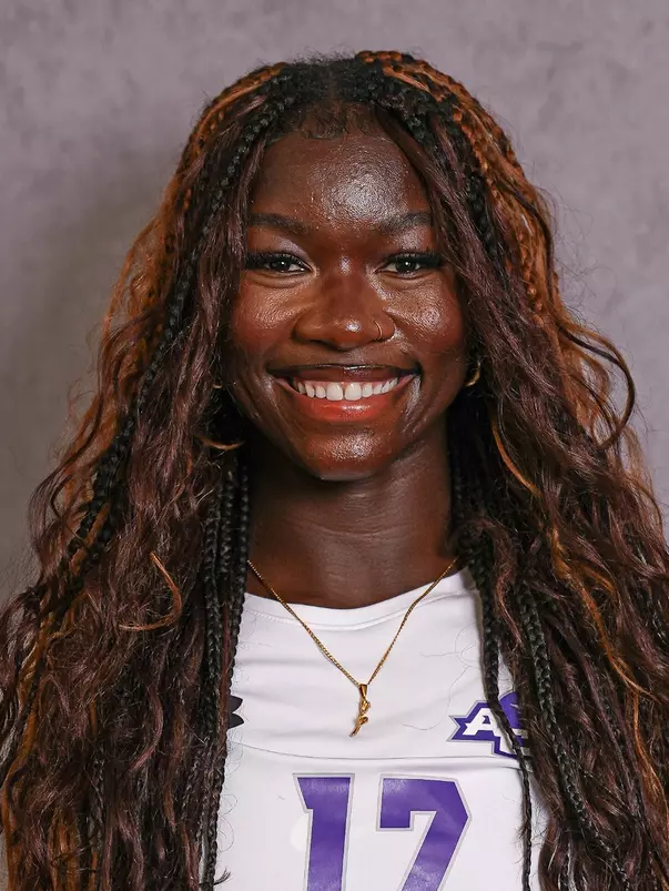 Nia Leaslie Headshot