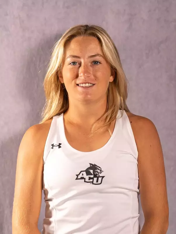 Elsa Luthar 2025 headshot