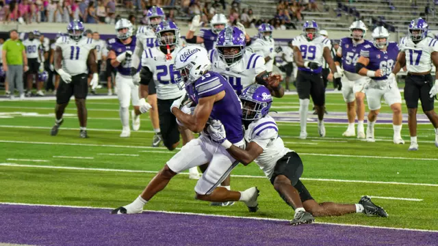 Dallas Dudley scores a touchdown against Central Arkansas on Oct. 10, 2026