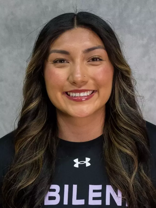 Natalia Chavez Headshot #2 (2026-27)