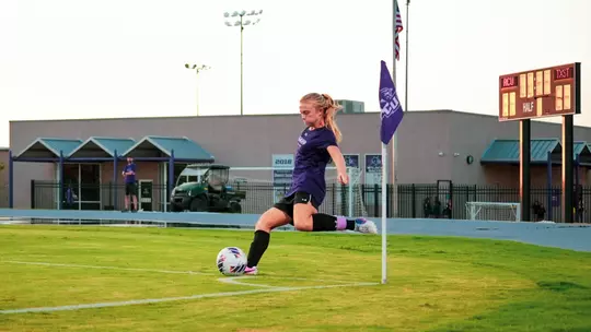 Baylie Simon kicks a corner kick against Texas State on August 8, 2026