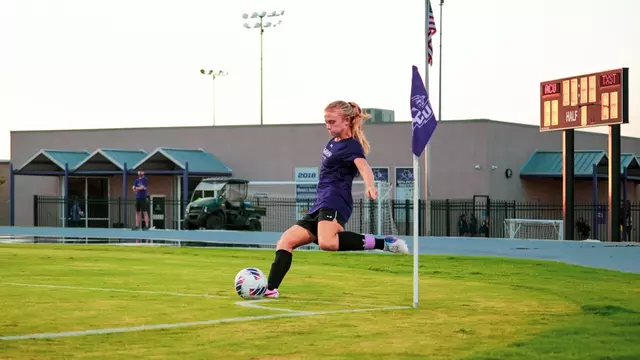 Baylie Simon kicks a corner kick against Texas State on August 8, 2026