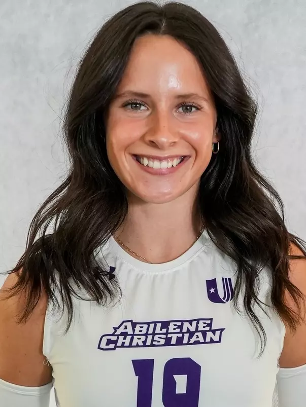 Maddie Finnegan Headshot (2026)
