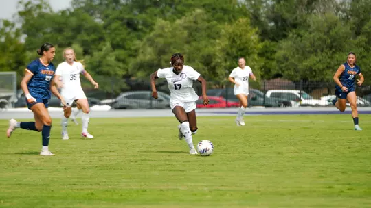 Nia Leslie dribbles past defenders in a game against UTEP on August 23, 2026.