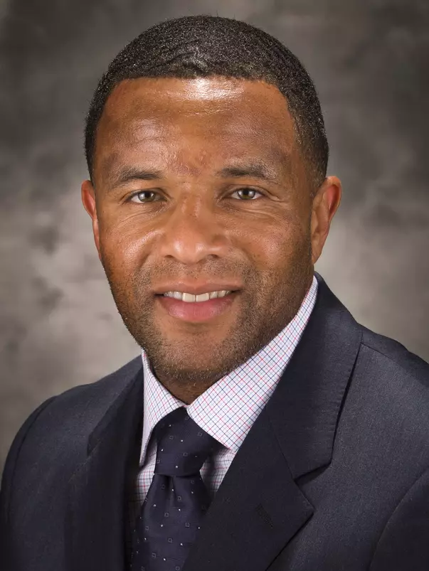 Damon Stoudamire 2013-14 edited