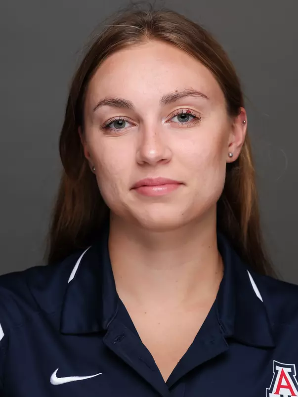 Julia Smurzynska — TUCSON, ARIZ. -- Women’s swimming and diving 2025-2026 roster headshots at Photo Studio.
Aug. 28, 2025.
Photo by Madison Farwell / Arizona Athletics