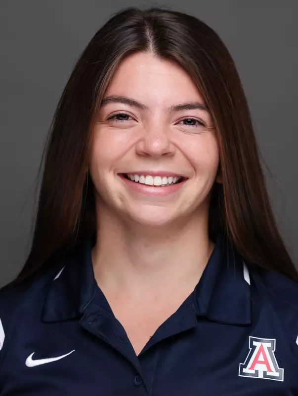 Emma Kinsey — TUCSON, ARIZ. -- Women’s swimming and diving 2025-2026 roster headshots at Photo Studio.
Aug. 28, 2025.
Photo by Madison Farwell / Arizona Athletics