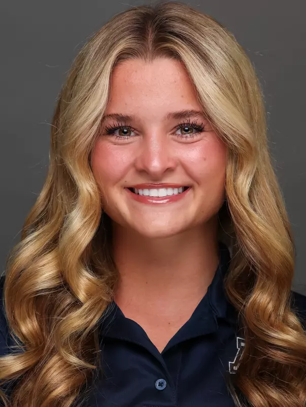 Makenna Milne — TUCSON, ARIZ. -- Women’s swimming and diving 2025-2026 roster headshots at Photo Studio.
Aug. 28, 2025.
Photo by Madison Farwell / Arizona Athletics