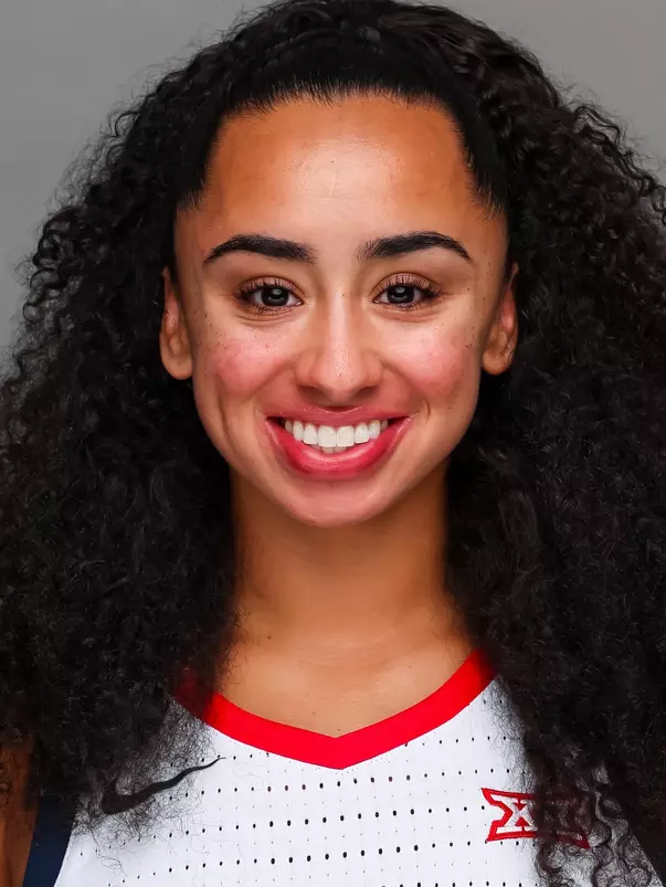 Dionna Gray headshot