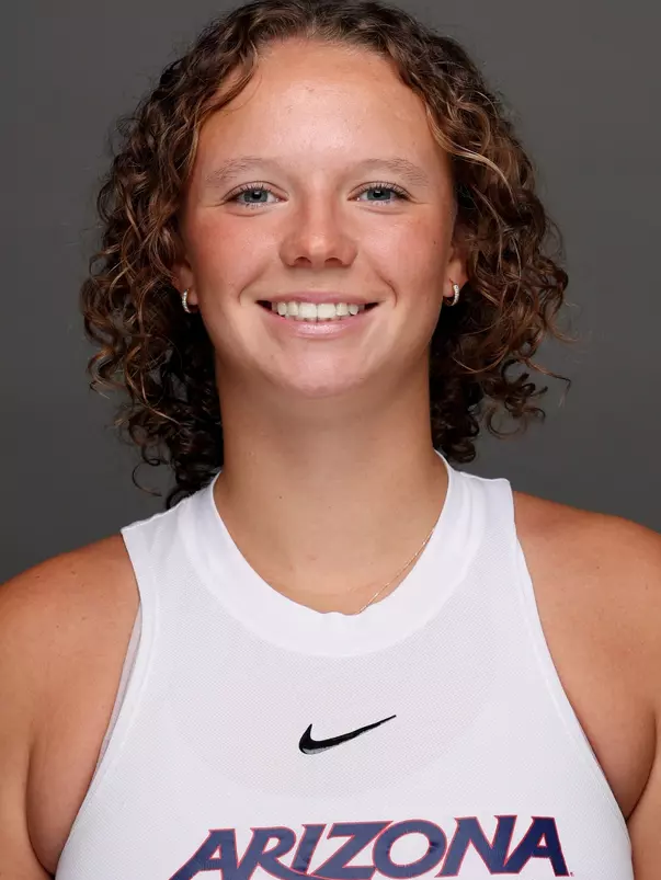 Josie Usereau Headshot