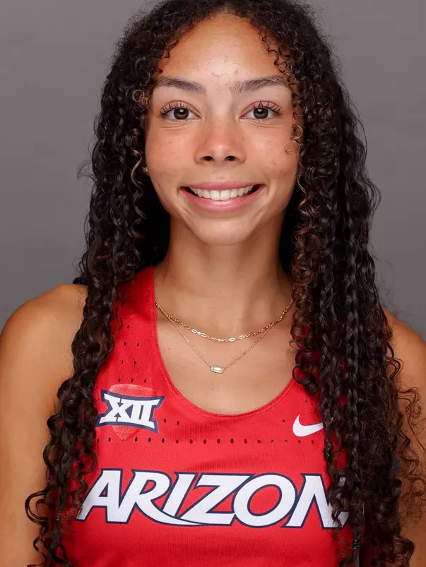 Kayla Lark Headshot