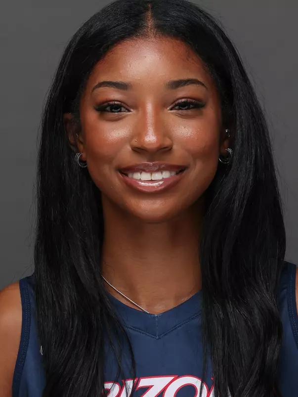Kristen Dear Headshot