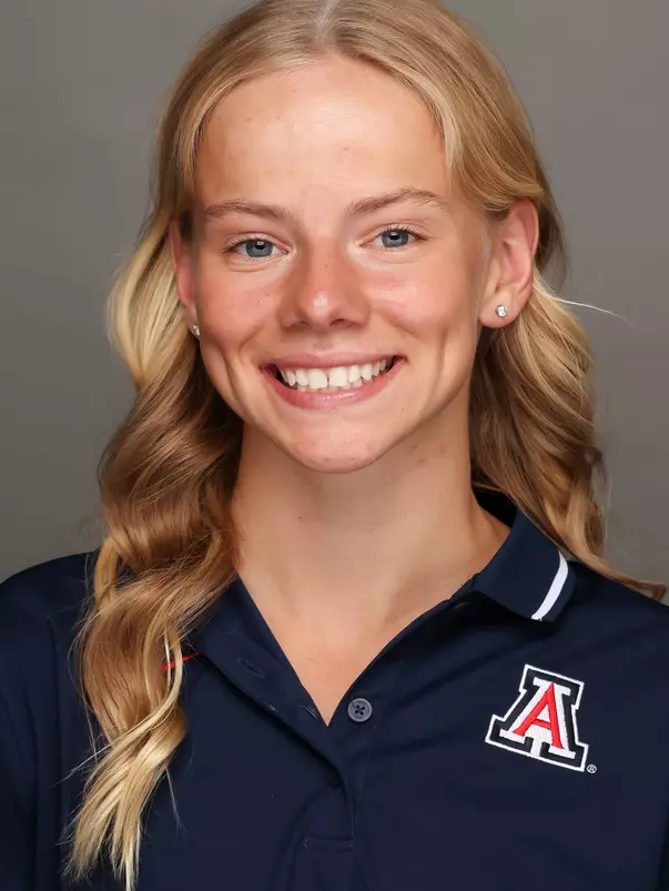 Molly Lakustiak Headshot