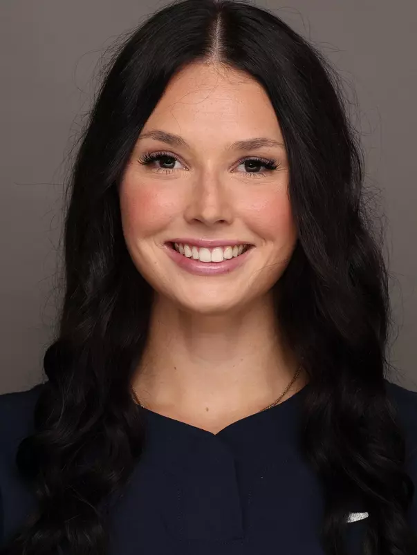 Elizabeth Moffitt Headshot