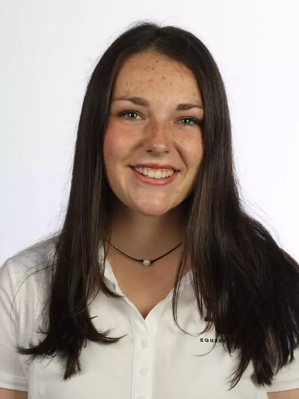 Elsie Naruszewicz Headshot 20-21