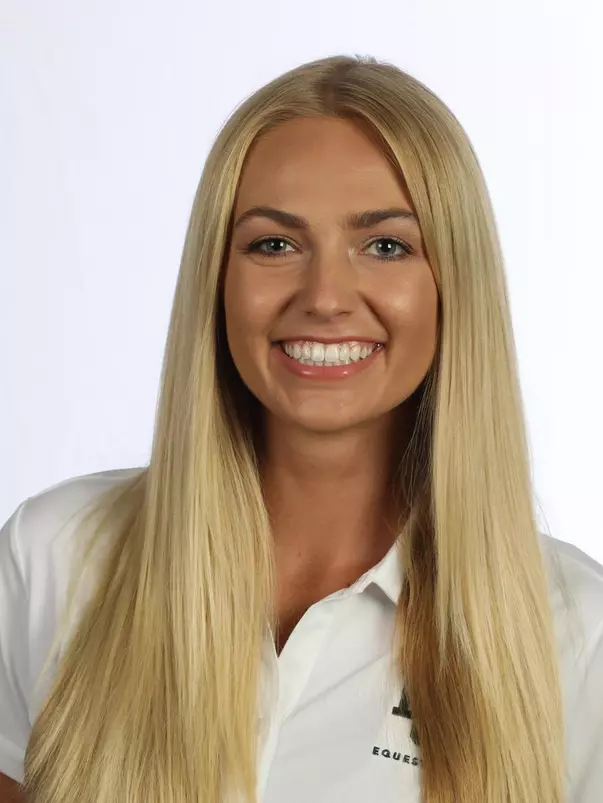 Ava Tracy Headshot 20-21