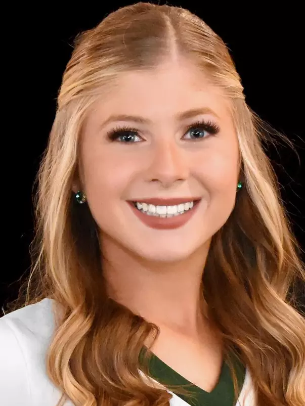 Chloe Korando headshot