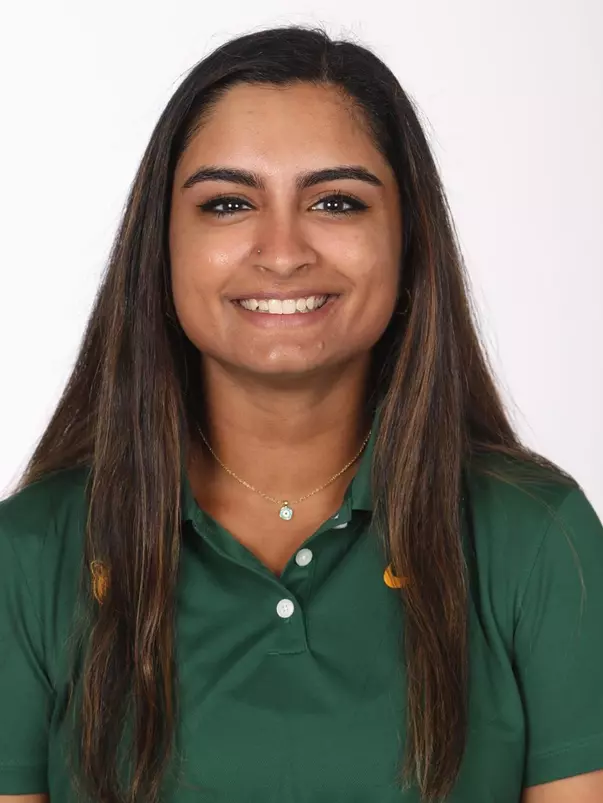 Gurleen Kaur_2021-22 HEadshot