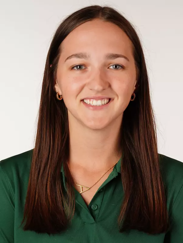 Dominika Silvestri Headshot 2022